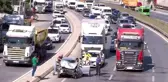 Son dakika haberleri | Çekmeköy'de 3 aracın karıştığı kaza nedeniyle trafik yoğunluğu oluştu