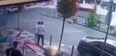 Son dakika haberleri... Ümraniye'de feci kaza kamerada: Kamyonetle çarpışan motosikletli metrelerce sürüklendi