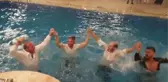 DÜĞÜNDE ÇILGIN EĞLENCE, HAVUZDA HORON TEPTİLER