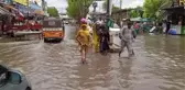 HAYDARABAD - Pakistan'da etkili muson yağmurları