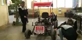 Meslek lisesi öğrencileri hurda malzemelerden mini araç üretti