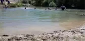 Serinlemek için çaya giren amca ile yeğen boğuldu