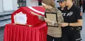 Feci kazada hayatını kaybeden polis hakkındaki acı detay: Polis teşkilatı için çekilen klipte bayrağı taşımış