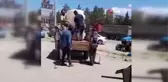 Su tankına sıkışan vatandaşın gülümseten kurtarma operasyonu
