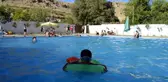 Hava sıcaklığının 45 dereceyi bulduğu Mardin'de vatandaşlar havuza akın etti