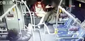 Son dakika haber... Metrobüste taciz iddiasına kadından tekme tokat dayak kamerada