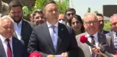 CHP'li Akdoğan Ankapark'ı Gezdi ve Eline Aldığı İki Dinozor Oyuncağı ile Gökçek ve Köse'yi Eleştirdi