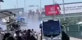 Üsküdar'da metrobüsten dumanlar çıktı, panikle yolcular tahliye edildi