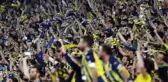 Fenerbahçeli taraftarlar Dinamo Kiev'in golü sonrası 