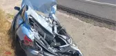 İnanılmaz kurtuluş! Kağıt gibi ezilen bu araçtan yara almadan çıktı