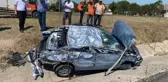 TIR'IN ÇARPMASI SONUCU DEMİR YIĞINI HALİNE DÖNÜŞEN OTOMOBİLDE MUCİZE KURTULUŞ