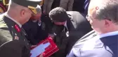 Son dakika haber: Vali, şehit babasını böyle teselli etti: 