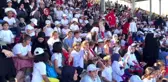 Bağcılar Belediyesi Yaz Spor Okulları'nın kapanışında şöhretler karması maçı