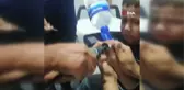 Parmağı demir kapağına sıkışan çocuğun yardımına itfaiye ekipleri yetişti