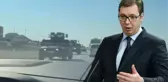 Sırp lider Vucic'in sözleri sonrası Kosova sınırı karıştı! Barikatlar çekildi, zırhlı araçlar yola çıktı