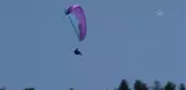 Yamaç paraşütü pilotu rüzgar yön değiştirince piknik yapanların üzerine indi (2)