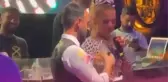 Müjde Ar, garsonun başından aşağı içki döken Demet Akalın'a öfke kustu: Ben utandım