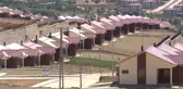 Depremzedeler göl manzaralı çelik konstrüksiyonlu konutlarına yerleşti