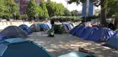 Fransa'da boğucu sıcaklar çadırlarda yaşayan evsiz aileleri tehlikeye atıyor