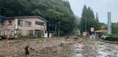 Japonya'da sel: Tren seferleri iptal edildi