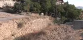 Mardin haberleri... Mardin'de Vatandaşlar, AKP'li Belediyenin Çöken İstinat Duvarı ve Yolu Yıllardır Yapmamasına Tepkili: 