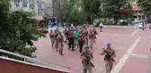 OLAY YERİNDE BIRAKTIĞI AYAKKABIDAN YAKALANAN CİNAYET ŞÜPHELİSİ ADLİYEDE