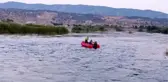 BALIK TUTMAK İÇİN GİTTİKLERİ NEHİRDE MAHSUR KALAN 3 KİŞİ KURTARILDI