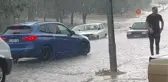 Şiddetli yağış sonrası araçlar sel sularında mahsur kaldı
