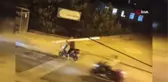 Bursa haberi... Bursa'da motosikletle 3 metrelik merdiveni böyle taşımaya çalıştı