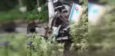Hindistan'da yolcu otobüsü şarampole yuvarlandı