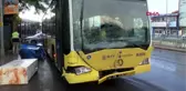 İSTANBUL-ÜSKÜDAR'DA İETT OTOBÜSÜ ELEKTRİK PANOSU VE DİREĞE ÇARPTI