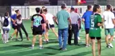Kadın futbolcular yeşil sahayı ringe çevirdi