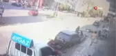 Antalya haberi... Antalya'da feci kaza... Kavşaktan kontrolsüz geçen araca motosiklet böyle çarptı