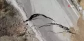 İnşaat çalışması sebebiyle evlerin yanındaki toprak ve karayolu, fay hattı gibi yarıldı