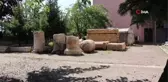 Paha biçilemez sütunlardan 2 tanesi ünlü ailenin evinden çıkmıştı, köylüler 3'üncü taşı arıyor