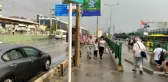 Güneşli havada yağmur yağdı, vatandaşlar kaçacak yer aradı