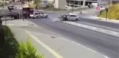 Son dakika haber... Kırmızı geçen otomobil, off-road aracına çarptı... O anlar kamerada