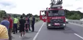 Tarlaya devrilen otomobildeki 3 kişi yaralandı