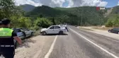 Son dakika haberi! Karabük'te iki otomobil kafa kafaya çarpıştığı kazada 5 kişi yaralandı
