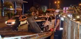 AVCILAR'DA BARİYERLERE ÇARPAN OTOMOBİL SÜRÜCÜSÜ YARALANDI