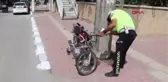 MOTOSİKLET MİNİBÜSE ÇARPTI 2 YARALI