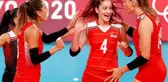 Ne Zehra ne de Hande! Güzel voleybolcu Tuğba Şenoğlu'ndan hayranlarını mest eden göğüs dekolteli poz