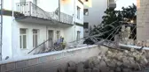 Ankara gündem haberleri | Ankara'da fırtınaya dayanamayan minare tadilat halindeki binanın üzerine devrildi