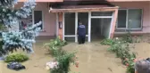 SARIYER'DE EVLERİ SU BASTI; MAHSUR KALAN 3 KİŞİ KURTARILDI