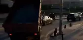 BEDAŞ'a ait kamyonet trafikte damperi açık şekilde ilerledi