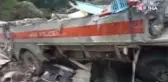 Son dakika haberi! Hindistan'da güvenlik güçlerini taşıyan otobüs nehre düştü: 7 ölü, 32 yaralı