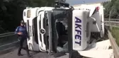 Kocaeli 3. sayfa haberleri... Kartepe'de direksiyon hakimiyetini kaybeden tır, devrildi: 1 yaralı