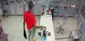 Hasta gibi geldi, sadaka kutusu ve telefonu böyle çaldı
