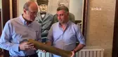 Hurşit Güneş, Kıbrıs Barış Harekatı'nda Atılan İlk Havan Topunun Kovanını Gürsel Erol'e Hediye Etti