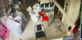 ESENLER'DE YANINDAKİ ÇOCUĞA HIRSIZLIK YAPTIRDI